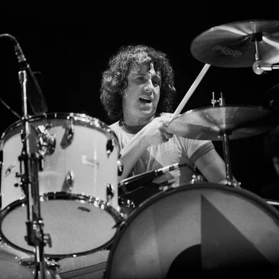 Dennis Elliott