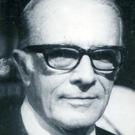César Miró